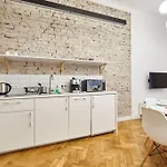 Unique Brick 2 - Old Town & Market Square Апартаменты